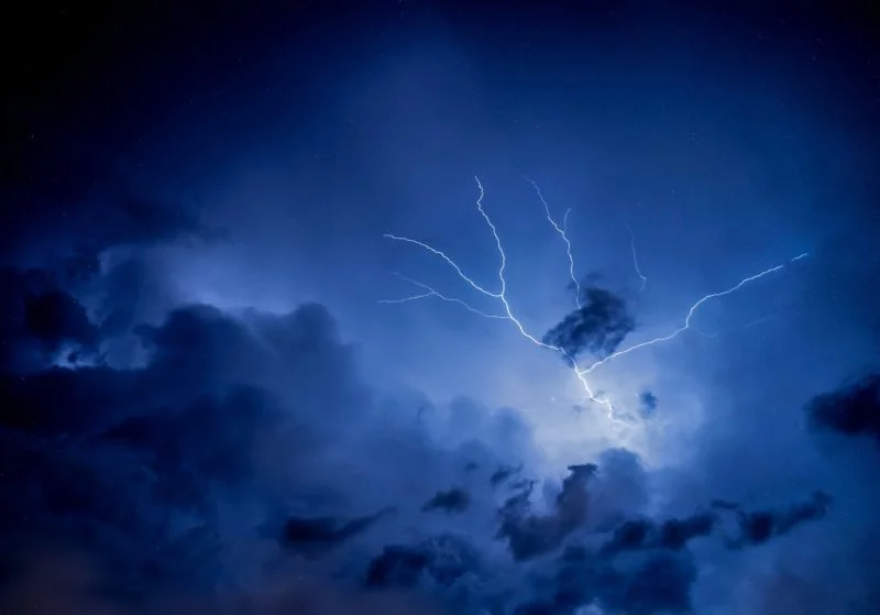 Gewitter und Blitze fotografieren | 9 Tipps und Anleitung 5 Blauer Blitz am Himmel