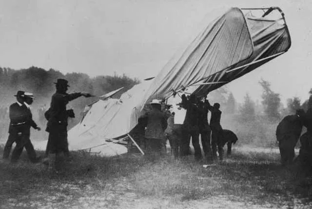 erste fotografie flugzeugabsturz