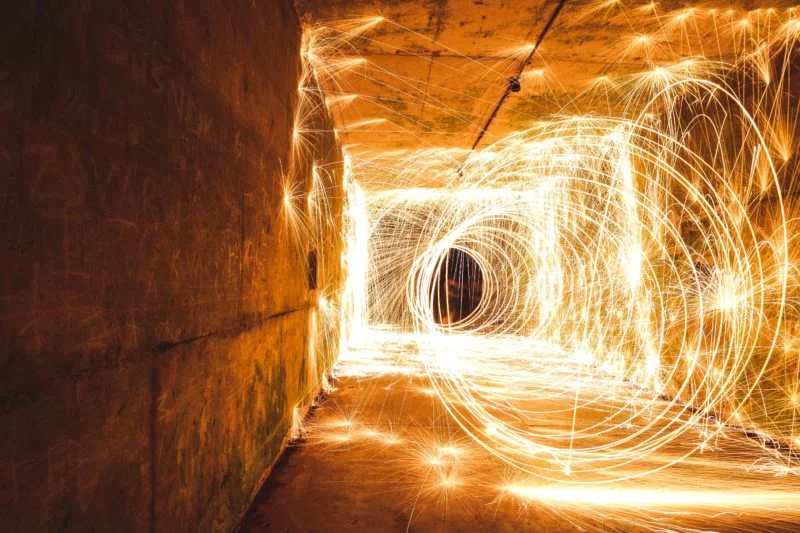 stahlwolle fotografieren in einem tunnel