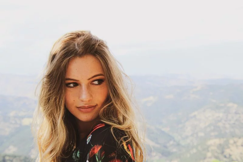 Frauen fotografieren | Die besten Posen und Beleuchtung 3 Frauen fotografieren Kinn