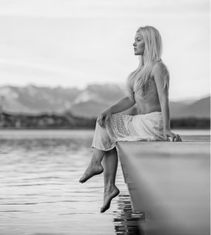 Model Angelique H