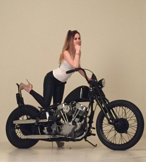 Model Noëmi H