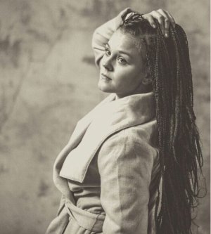 Model Moyra H