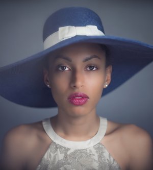 Model Nia C