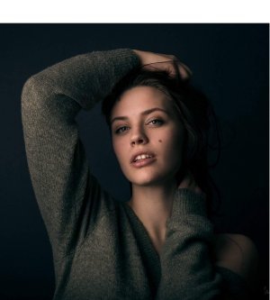 Model Miriam F