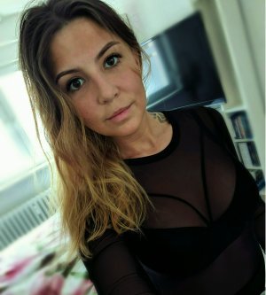 Model Vanessa V