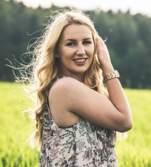 Model Verena H