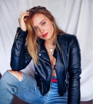 Model Eileen R