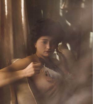 Model Simone H