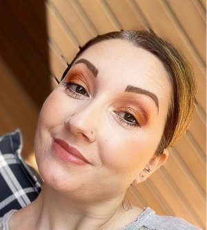 Stylist Alexa Makeup Artist