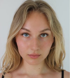 Model Anne Z
