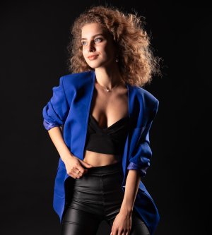 Model Nicole Bi4