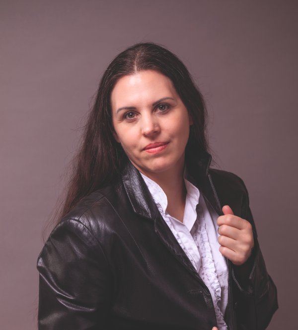 Model Sedcard von Rita R - weibliches New Face Fotomodel Schweiz